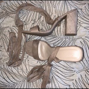 3” Tie-Around ankle block heel ! Never worn !!